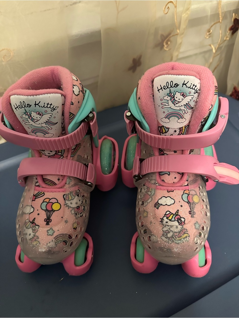 Hello Kitty / Sanrio Kids Adjustable Roller Skates Size 11-2